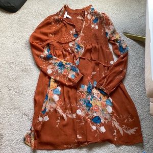 Super pretty floral dress.